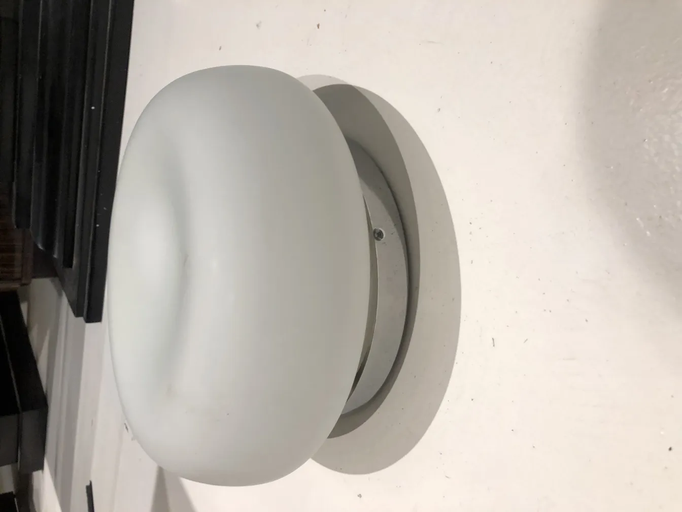 圆形古董天花板灯，表面光滑