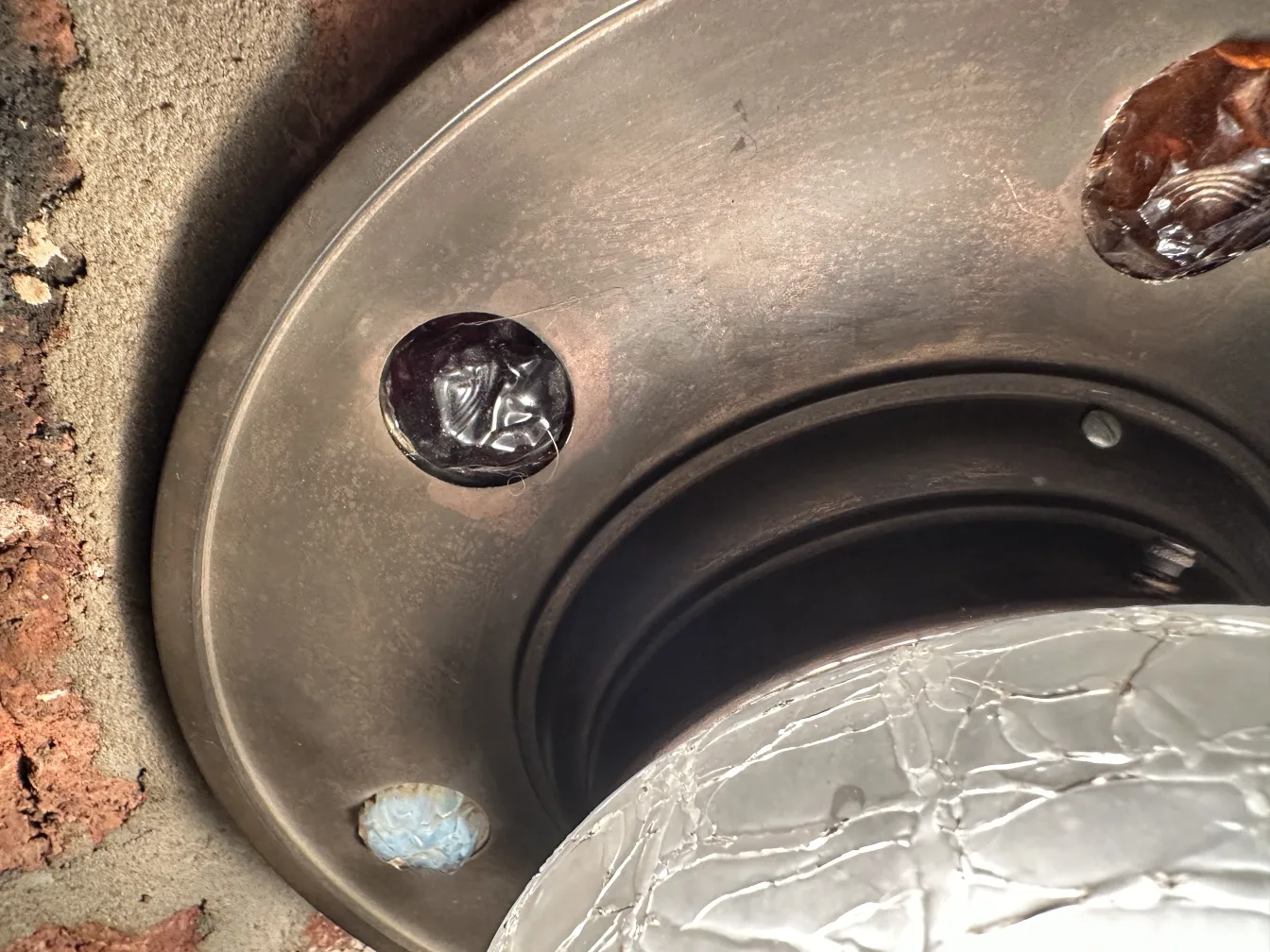 प्राचीन छत की रोशनी सजावटी के साथ ग्रामीण परिवेश