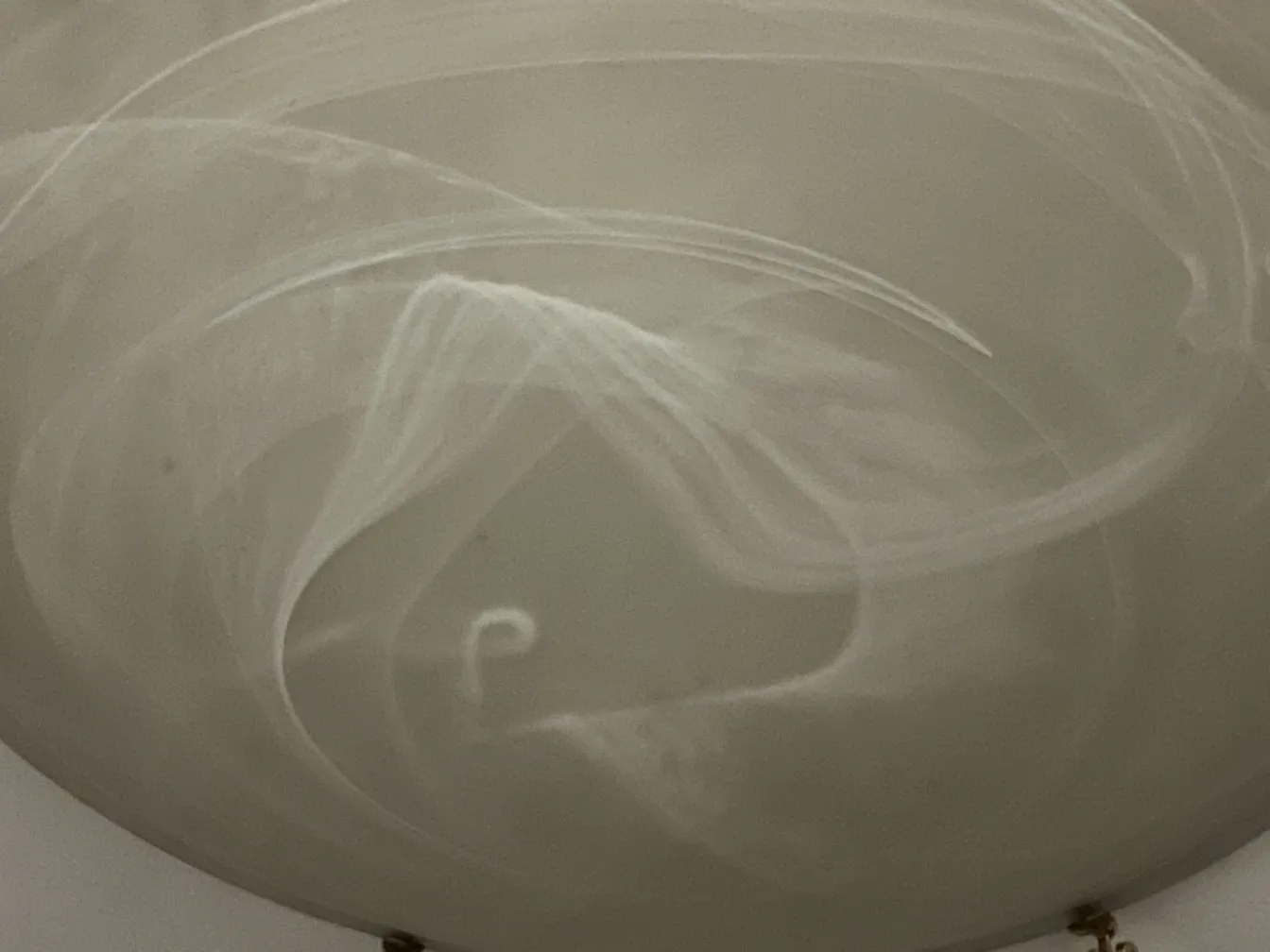 4 antike Deckenleuchten mit attraktivem Design