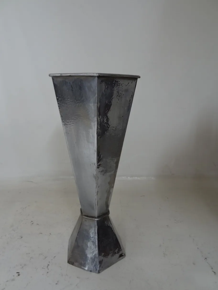 आकर्षक गोलाकार पुरानी छाता स्टैंड