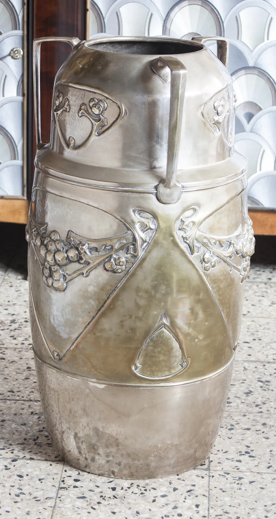 حامل مظلات قديم كايسر مزخرف بزخارف