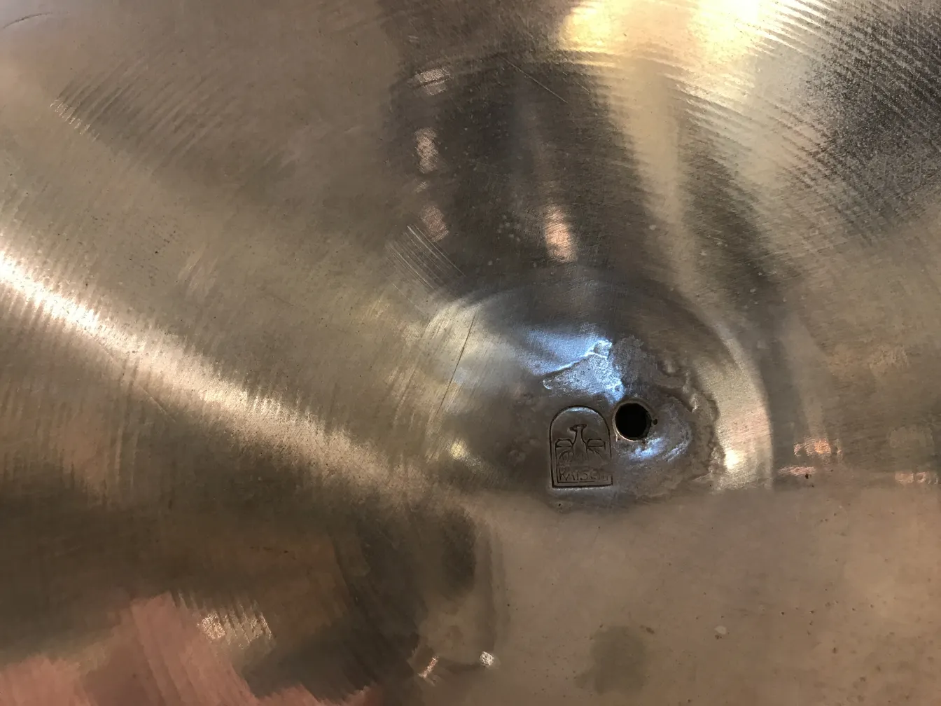 古い傘立てケイザーの金属製エレガントなデザイン