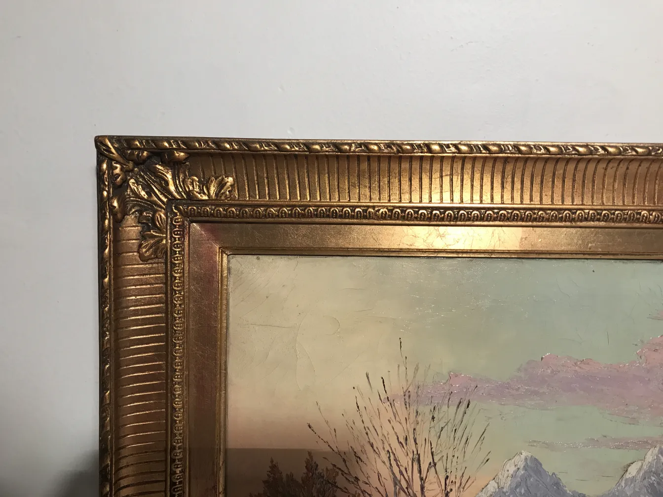 Peinture ancienne Crispino, paysage avec cadre doré, détails décoratifs.