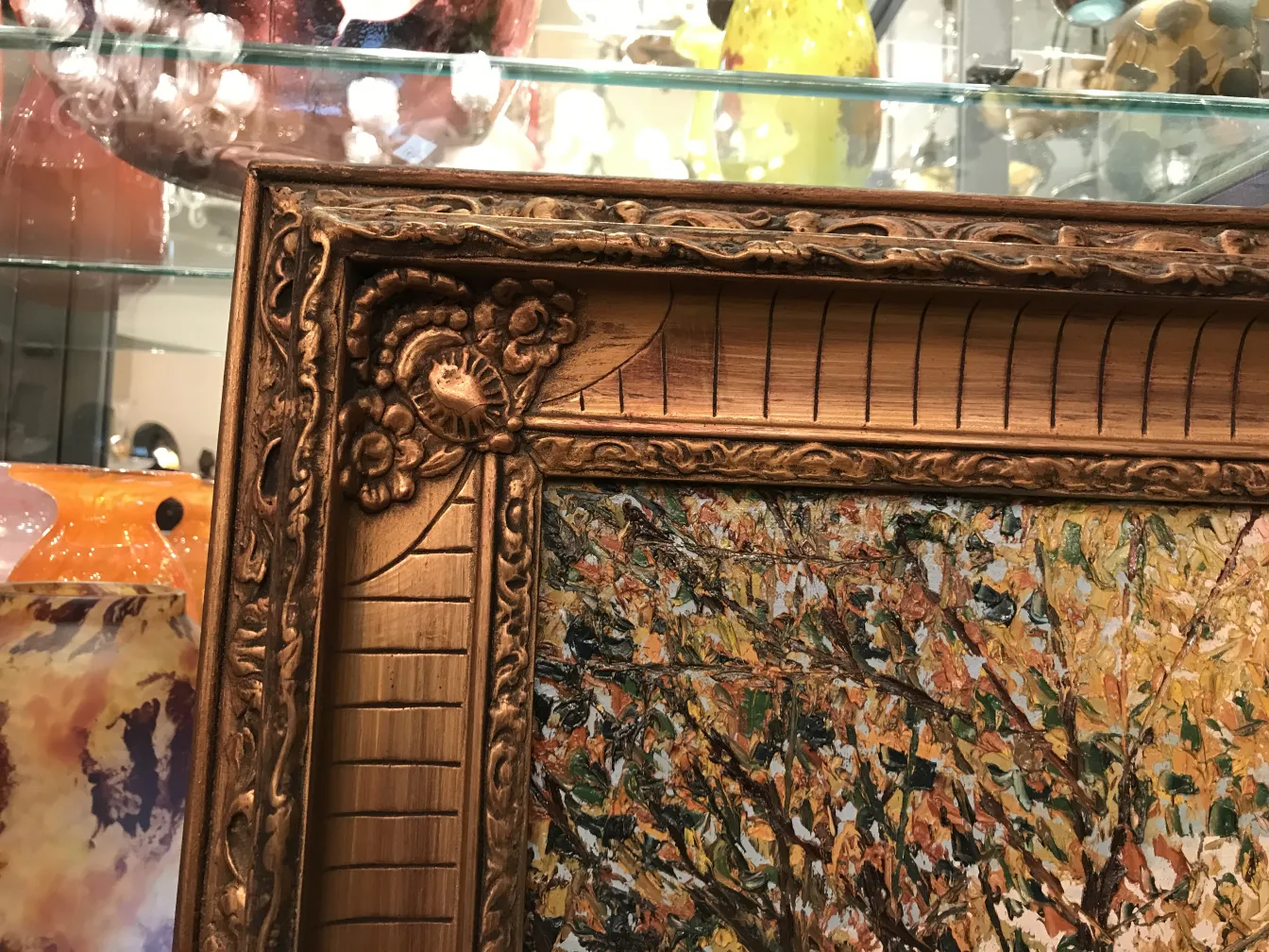 détail d'une ancienne peinture crispino avec cadre décoratif