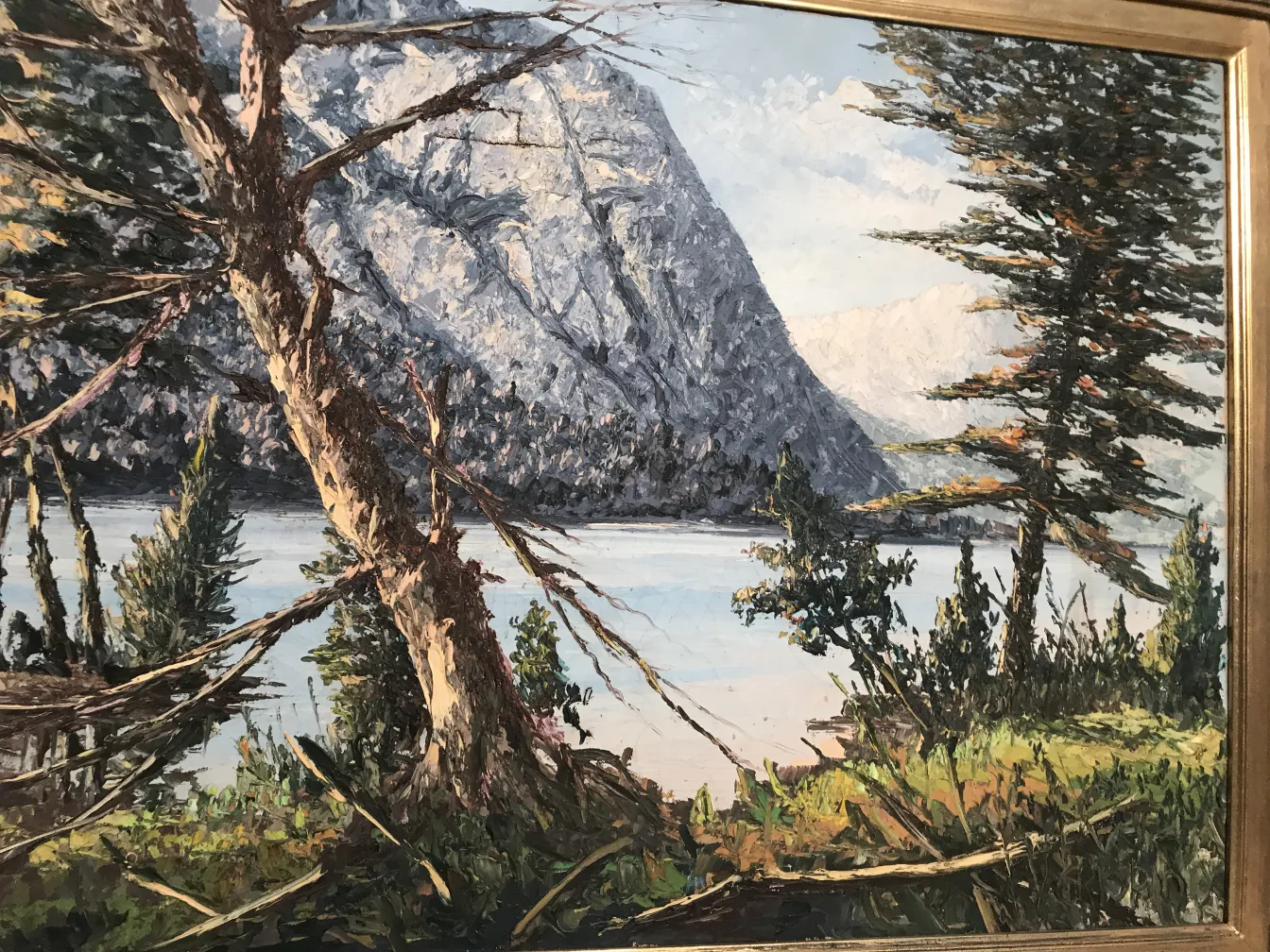 Antiquariato, dipinto di un paesaggio naturale con alberi e montagne.