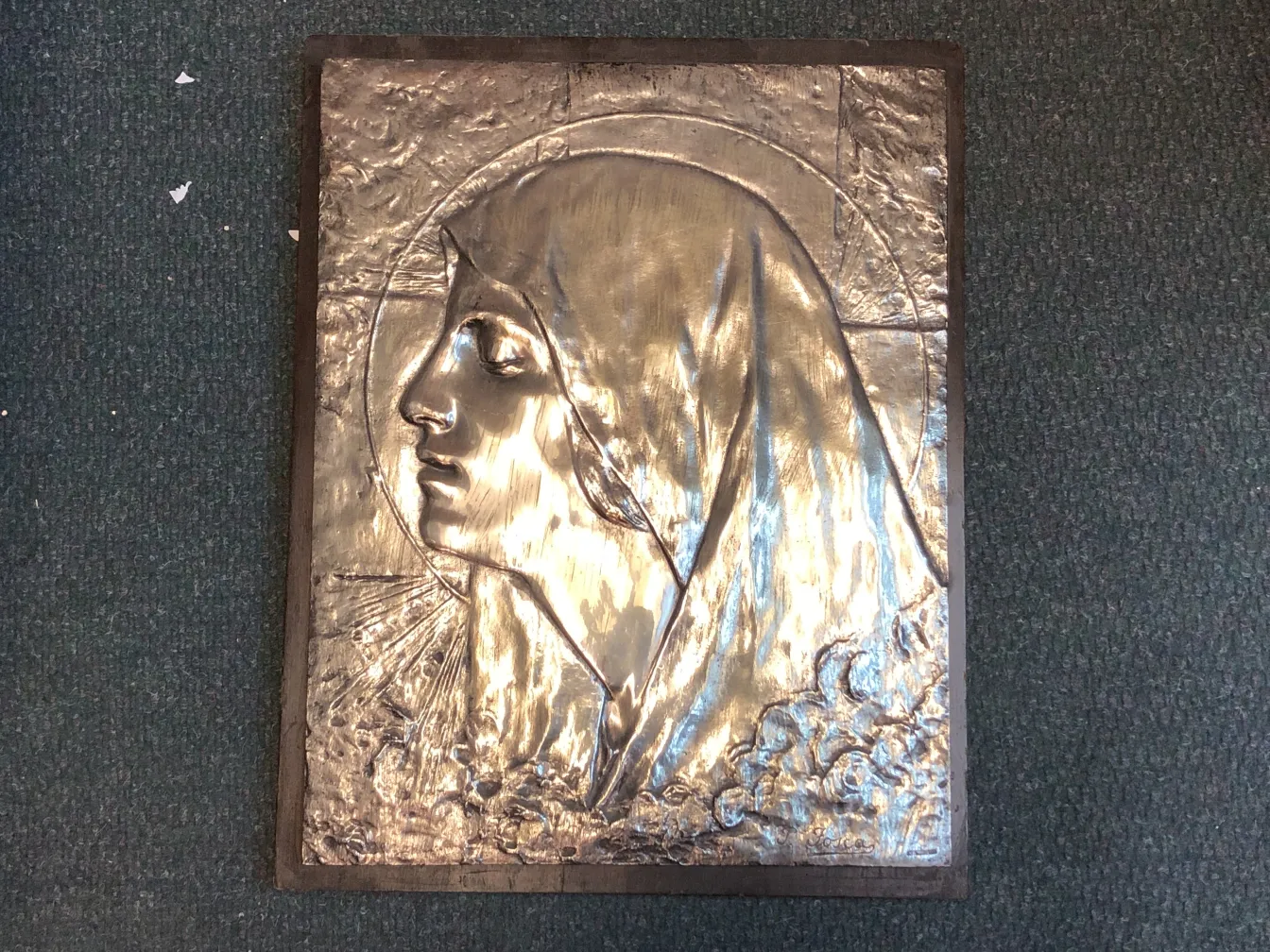 Antique wall plate featuring a human portrait.