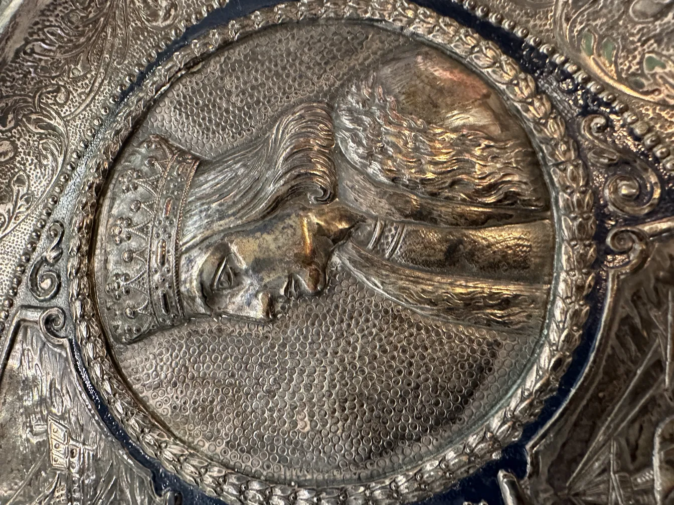 प्राचीन दीवार प्लेट के साथ उभरे हुए विवरण, सजावटी पृष्ठभूमि