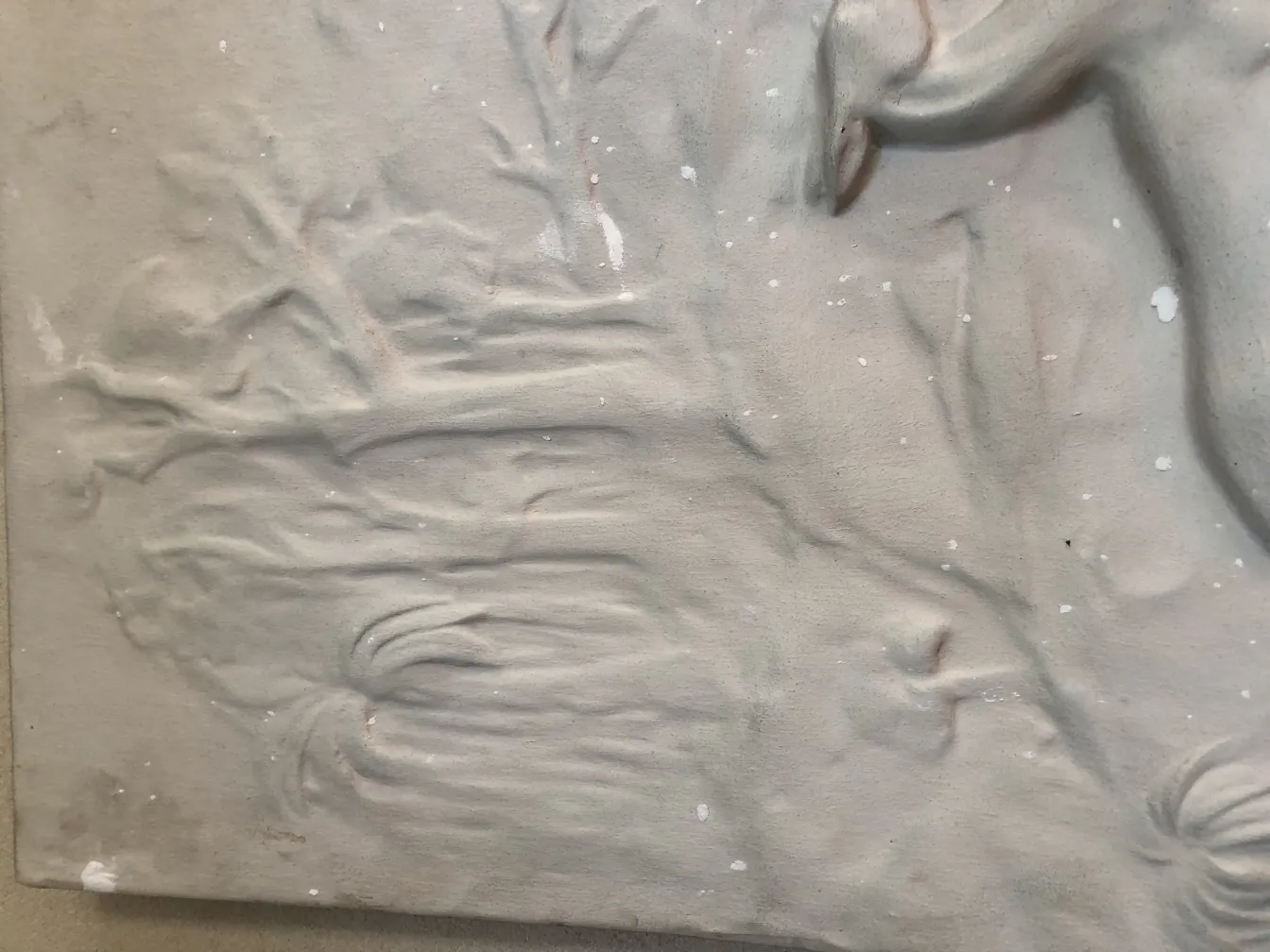 placca a muro antica con texture sottile e dettagli