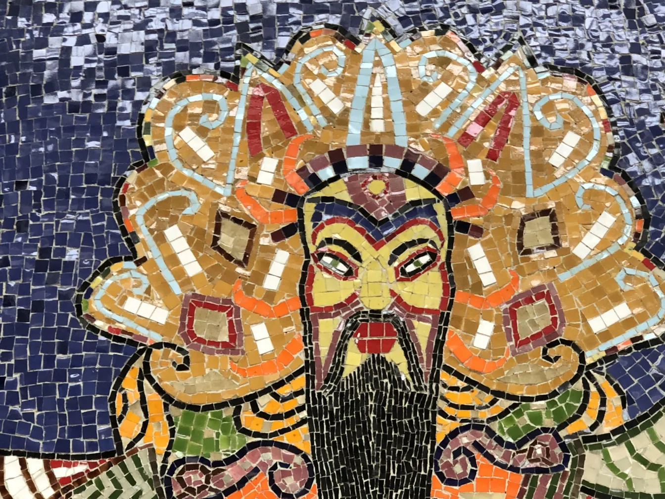 다양한 형태와 밝은 색상을 가진 고대 모자이크 그림.