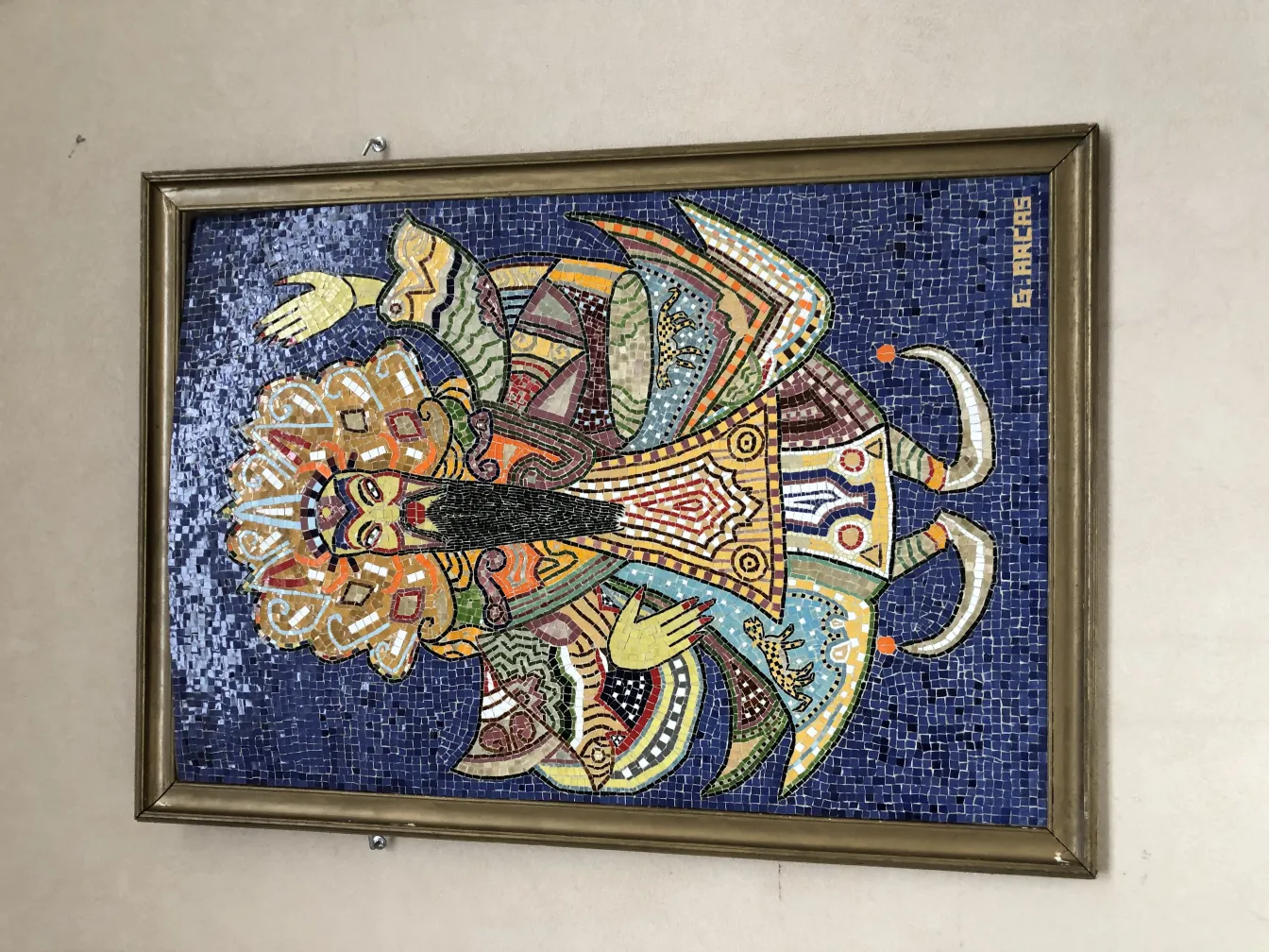 Antikes Mosaikbild mit buntem und lebendigem Design.