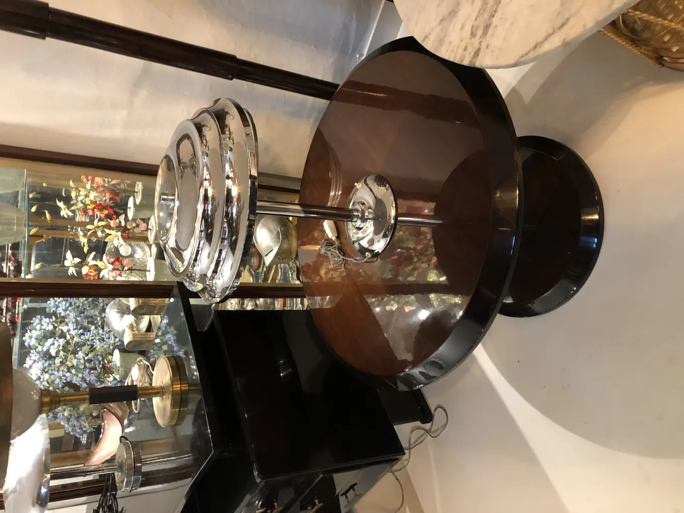 do-antique-table-lamps-with-unique-designs-in-cozy-setting