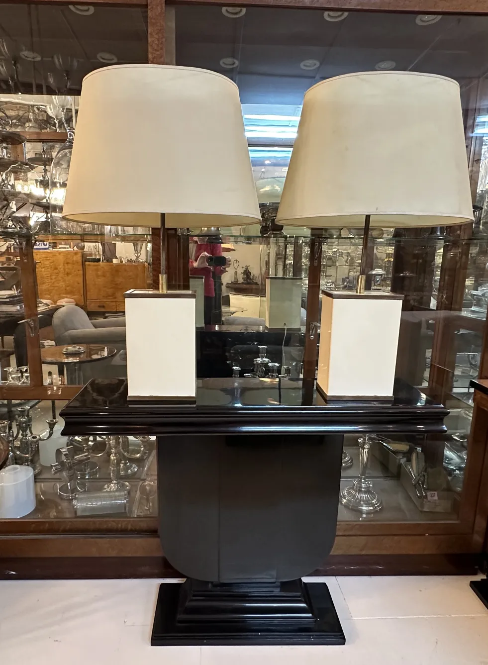 deux lampes de table antiques avec abat-jour beige