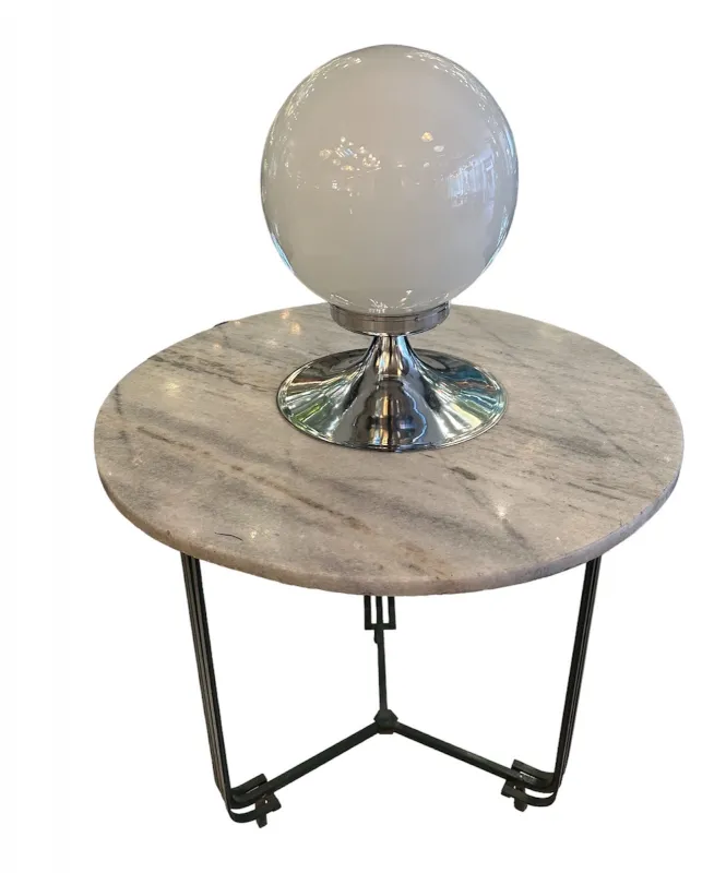 2 antike Tischlampen mit sanftem Licht und kugelform