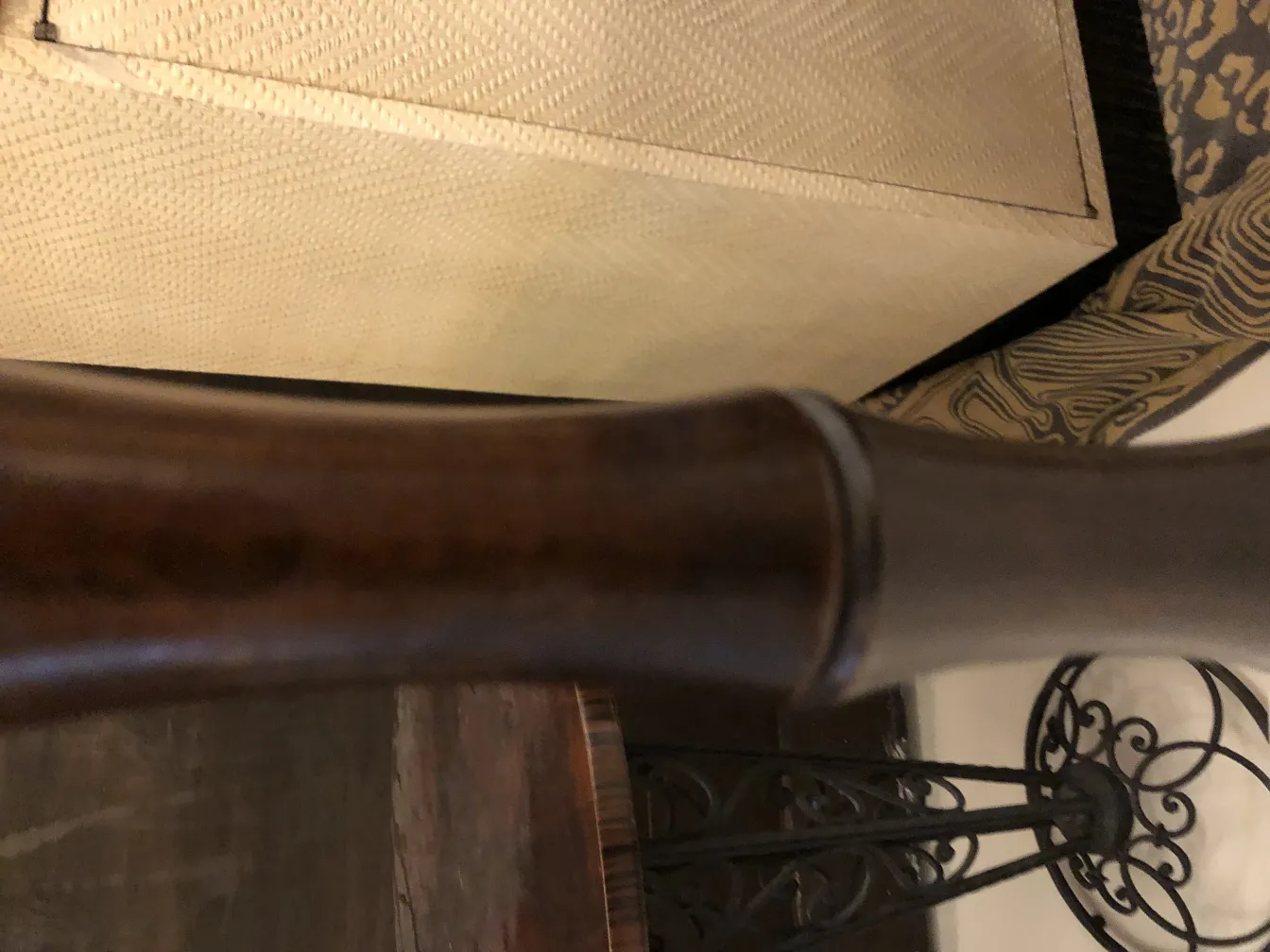 deux lampes de table antiques décoratives dans un cadre classique