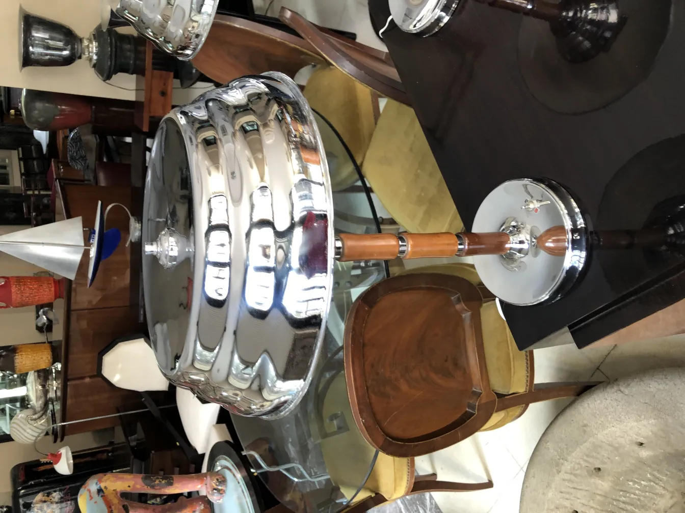 2 lampes de table anciennes, détails brillants, surfaces réfléchissantes