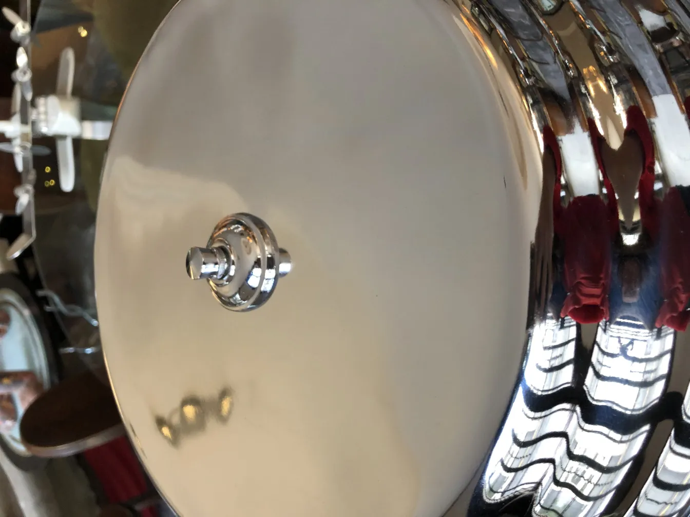 اثنان من مصابيح الطاولة القديمة، تصميم زخرفي، جو مريح