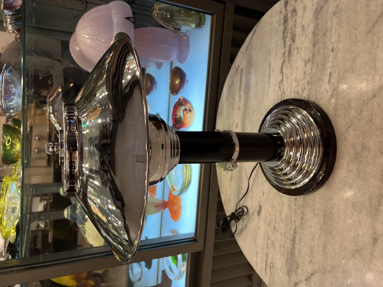 две стильные антикварные настольные лампы с блеском