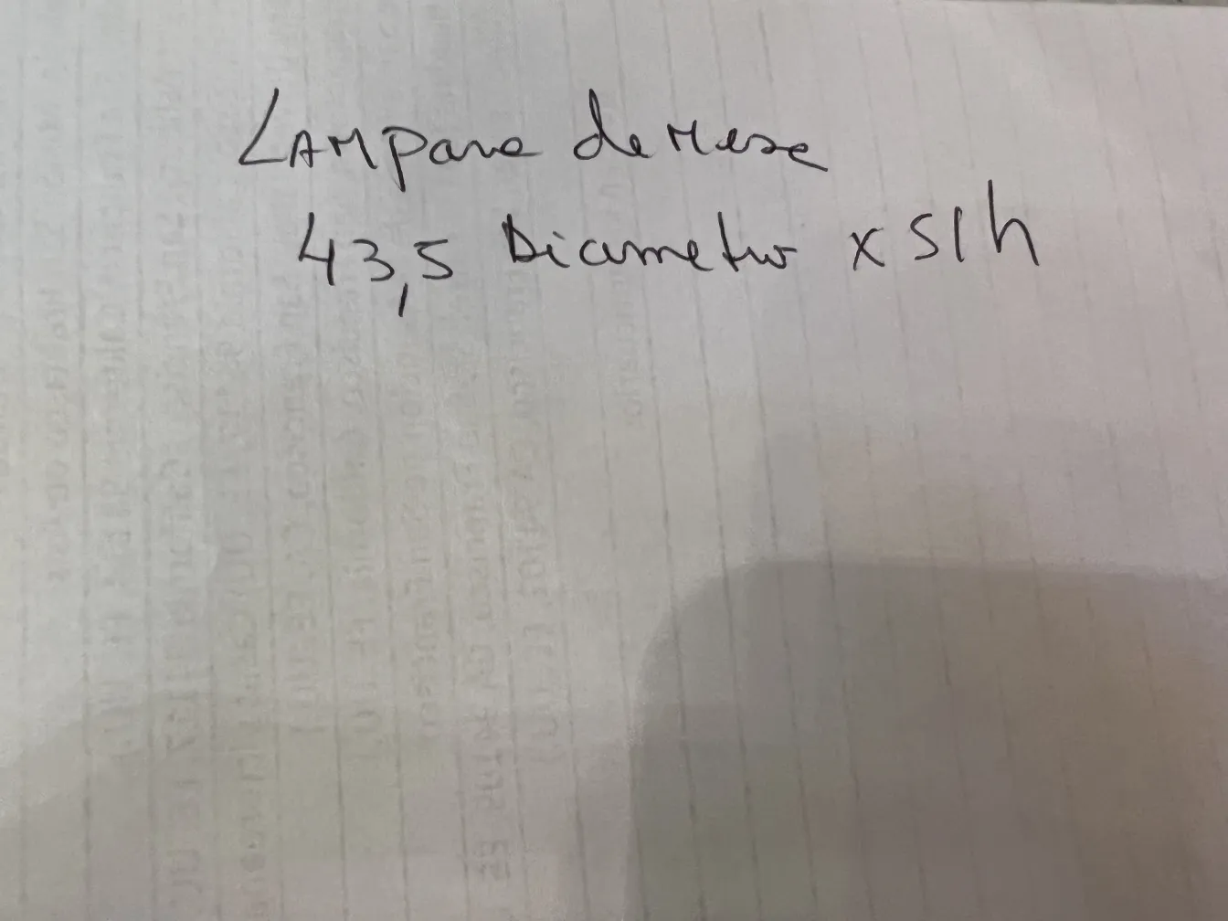 一对古老的桌灯，适合温馨环境