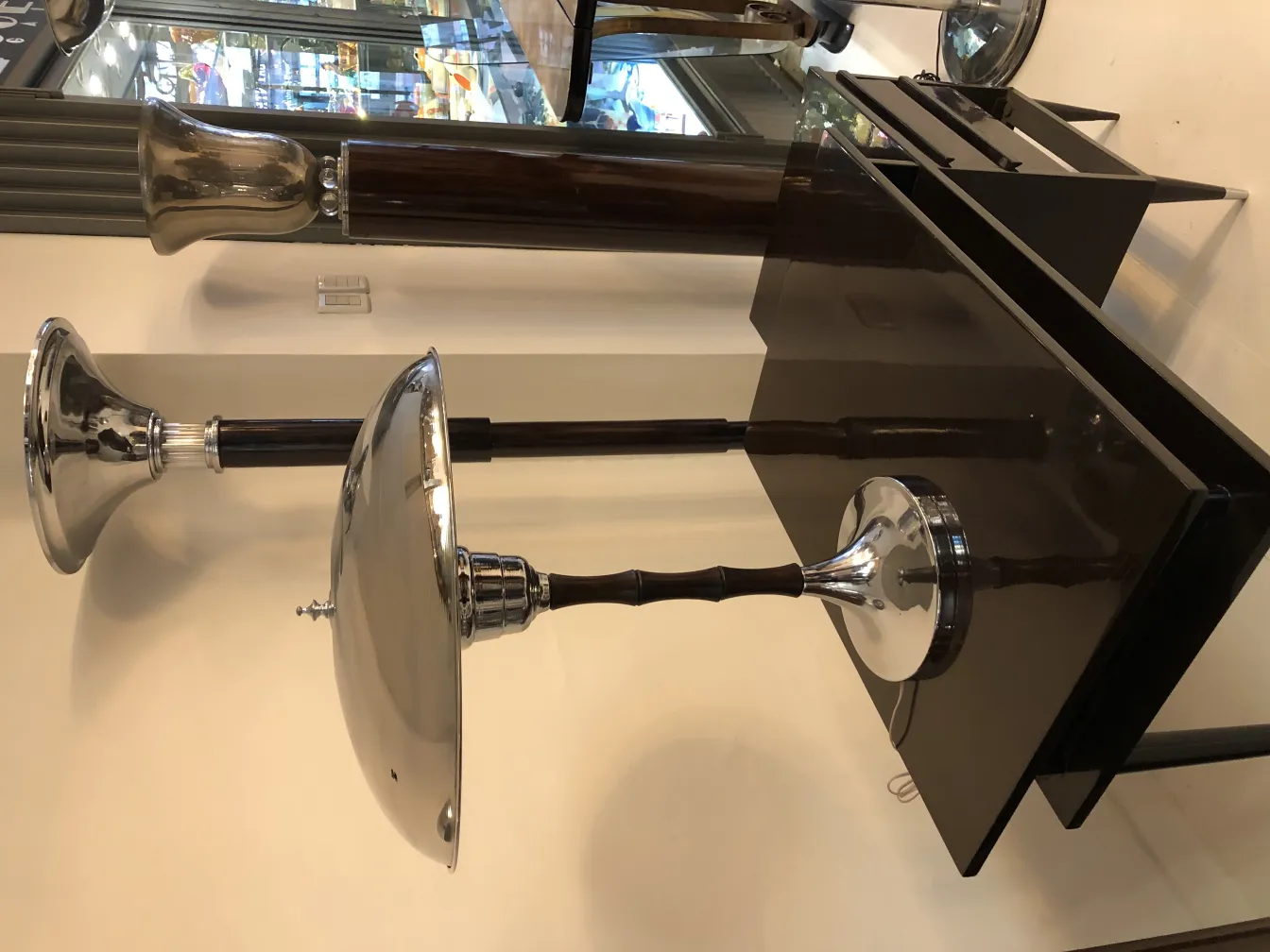 2 पुरानी टेबल लैंप, चमकदार और खूबसूरत डिज़ाइन