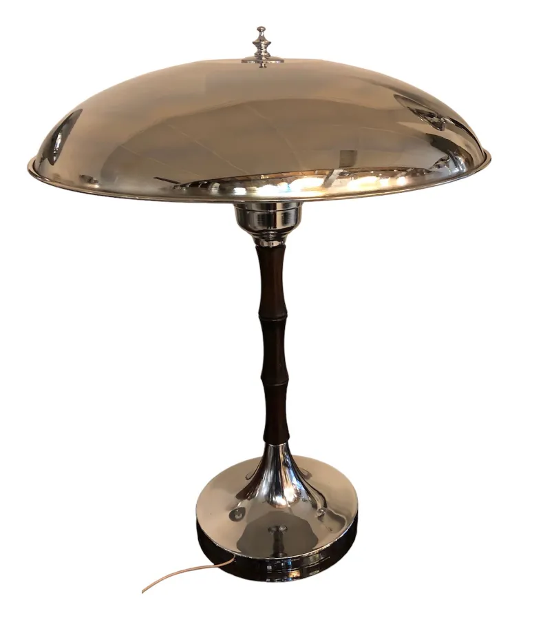 deux lampes de table anciennes avec base réfléchissante, décoratives