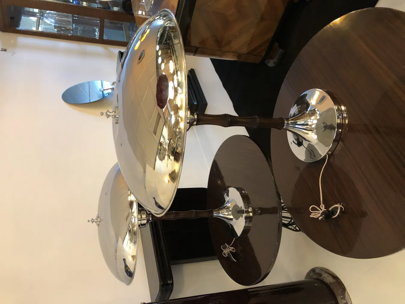 deux lampes de table élégantes dans un cadre accueillant.