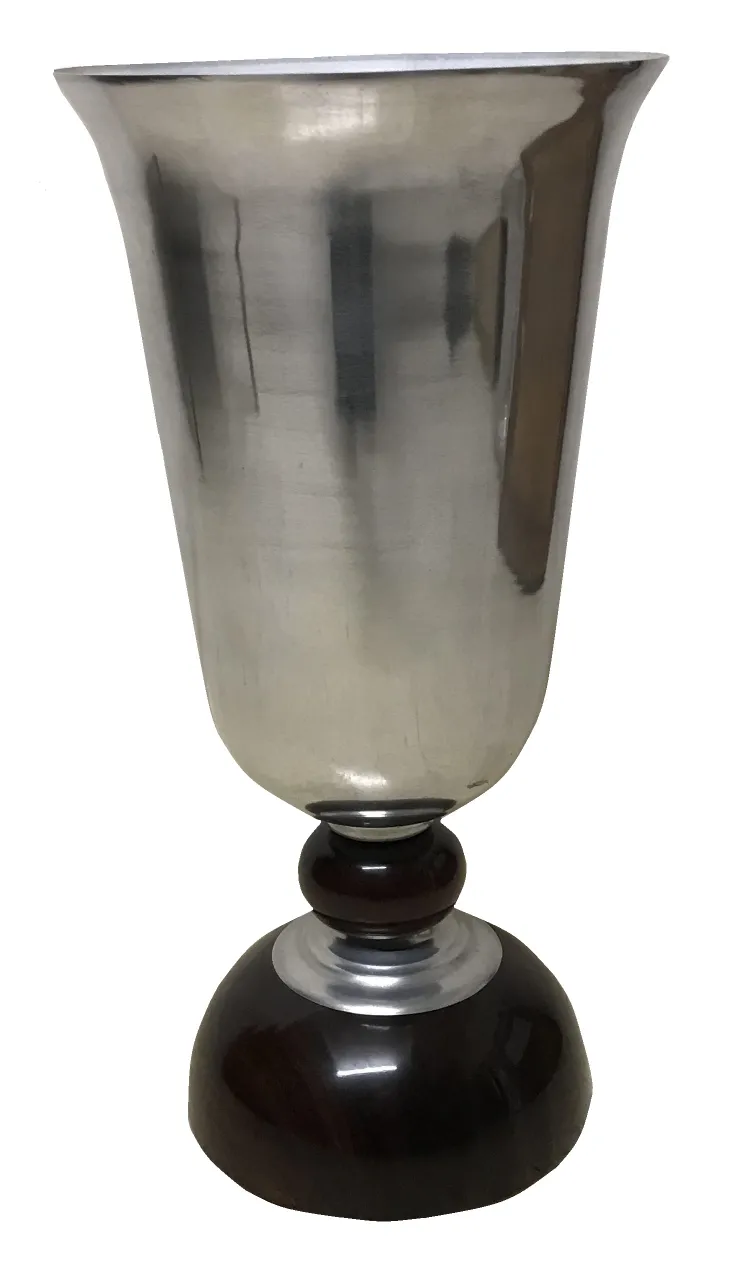 2 antique table lamps with an elegant design and attractive base, classic style