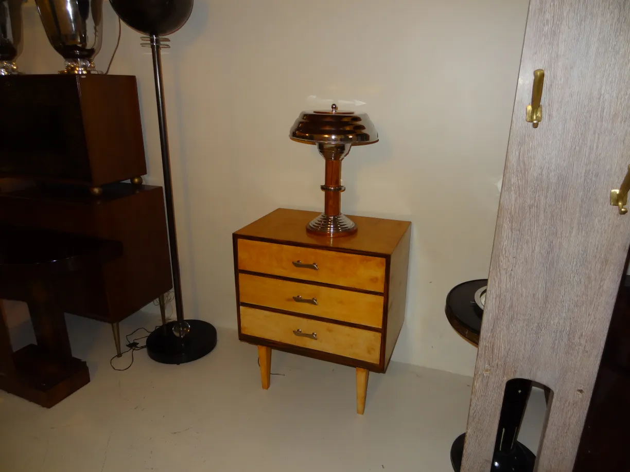 dos lámparas de mesa antiguas con base cromada