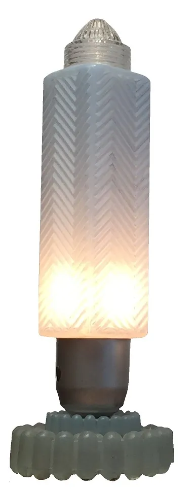 Antica lampada da tavolo con luce morbida e design elegante, perfetta per la decorazione