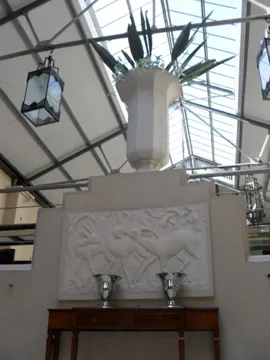 Lampade da tavolo antiche con dettagli decorativi