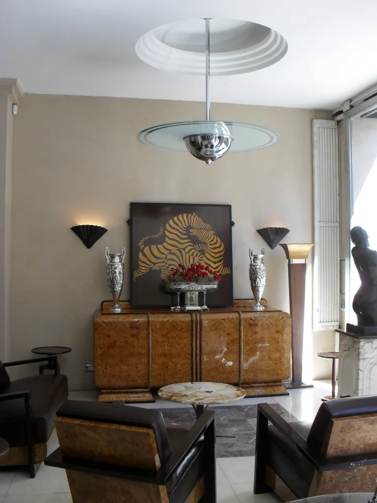 2 antique decorative table lamps set in a cozy ambiance