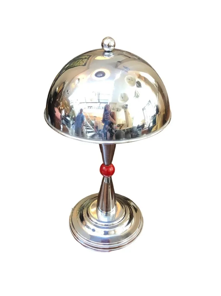 Deux lampes de table anciennes avec un design brillant