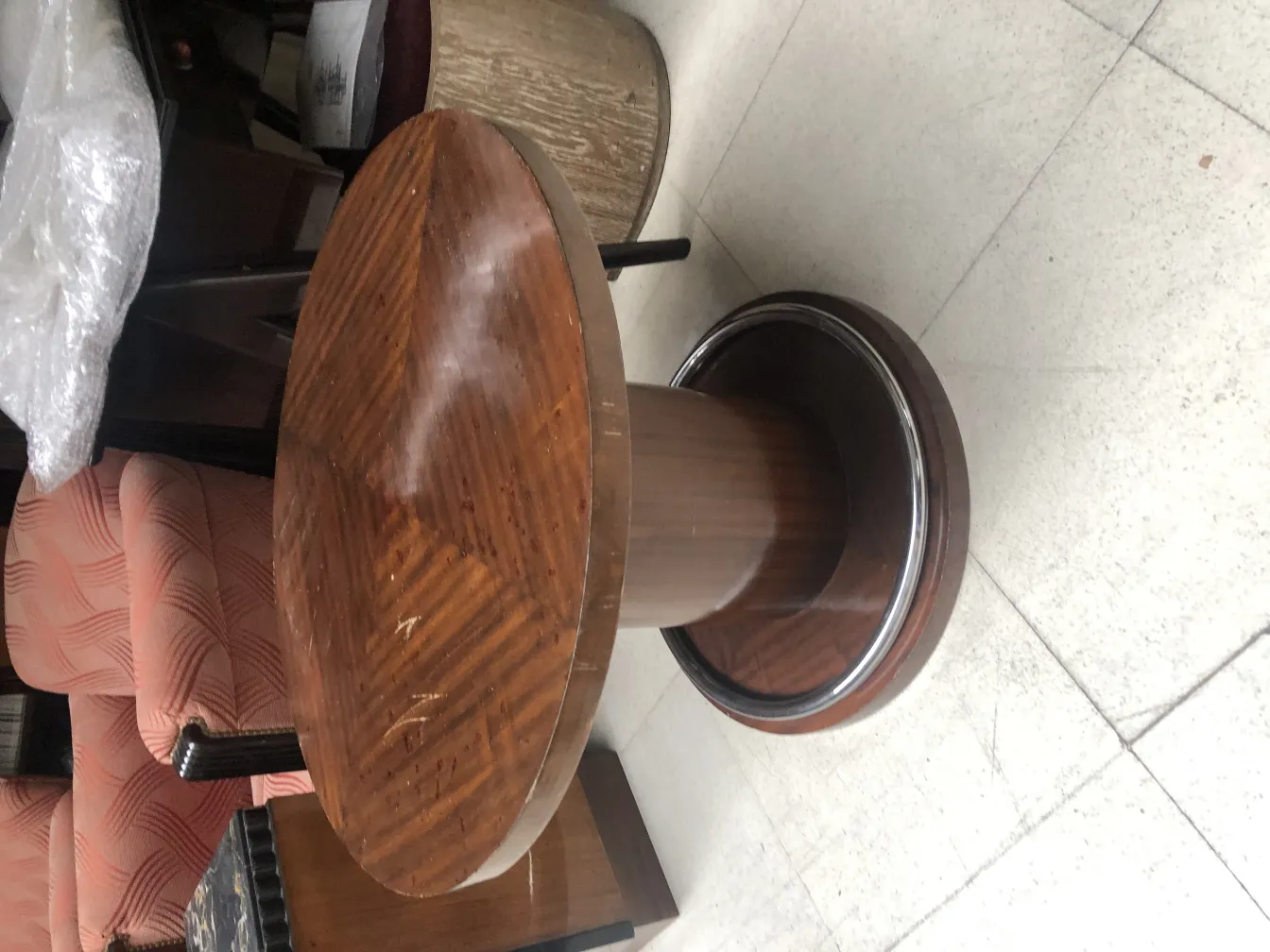 Ensemble de 2 lampes de table anciennes dans un cadre décoratif