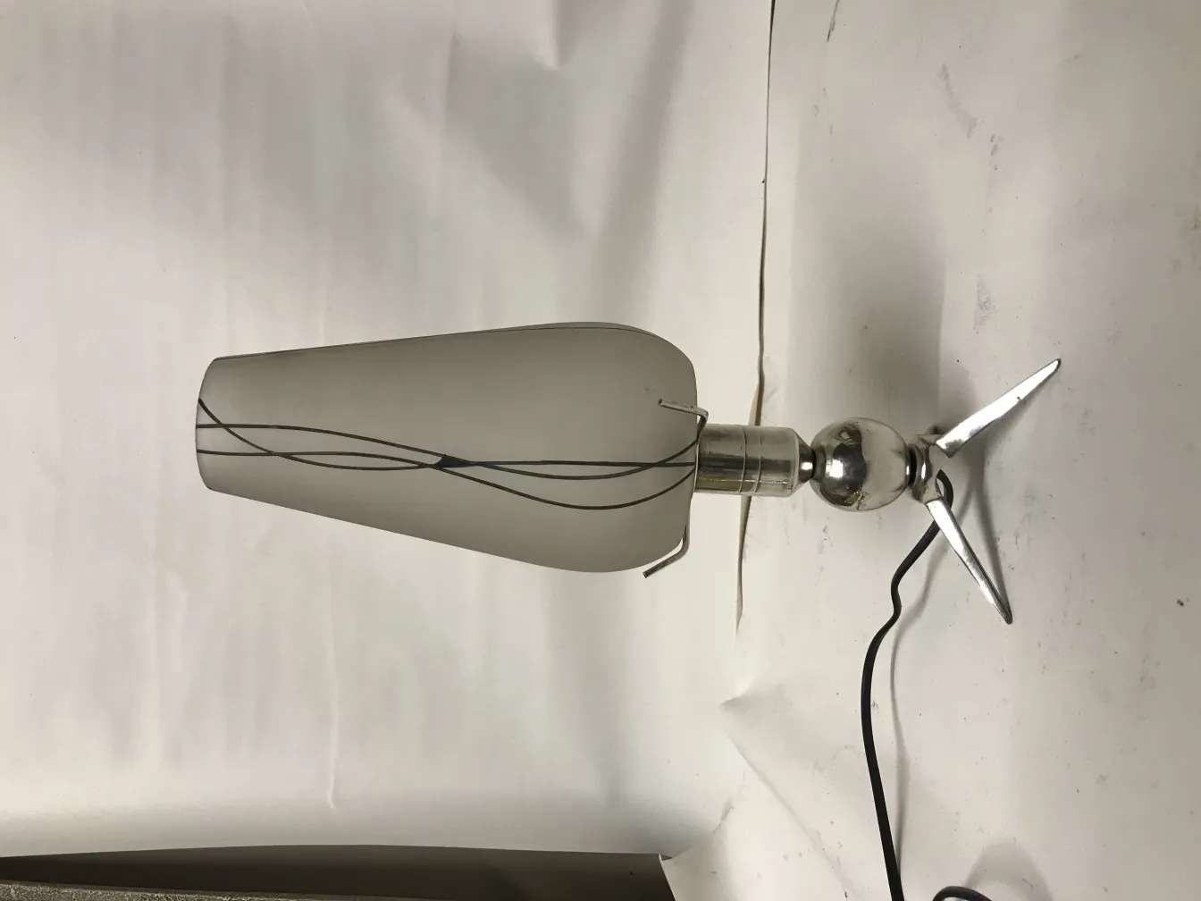 design élégant de 2 lampes de table antiques sur fond clair