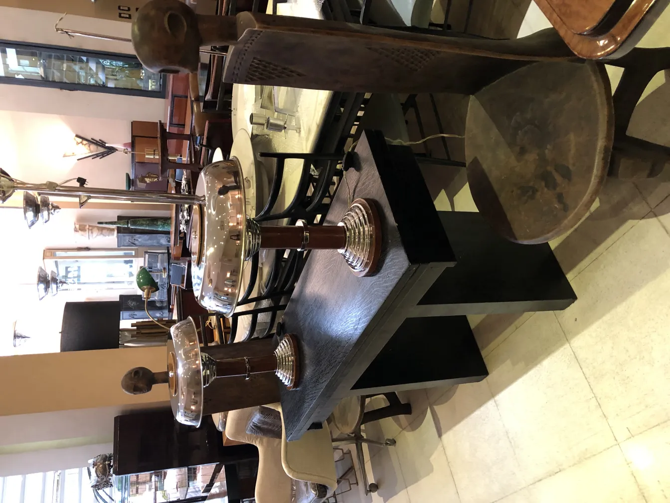 Ensemble de deux lampes de table anciennes avec bases décoratives