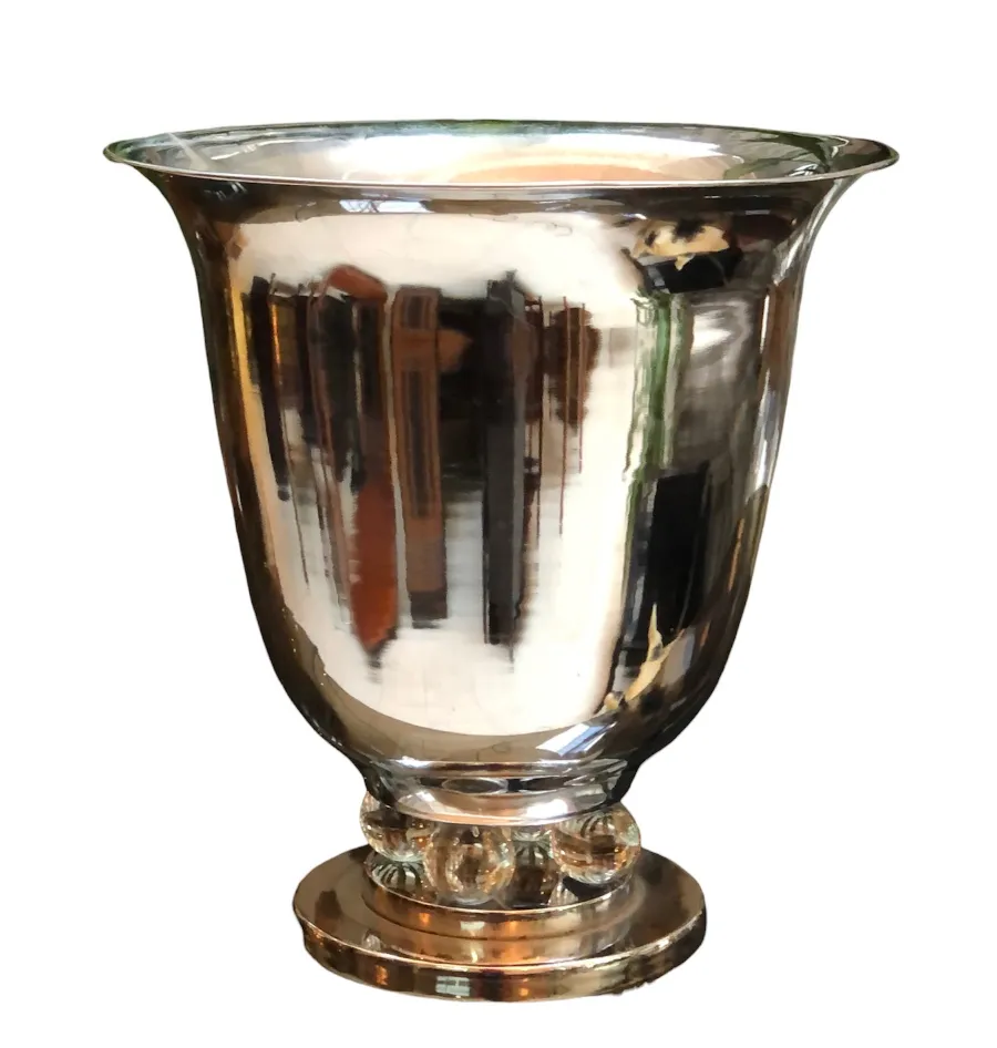 اثنين من مصابيح الطاولة القديمة مع لمسة لامعة