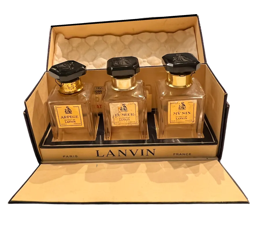 flaconi di profumo antichi di Lanvin, tre flaconi in una scatola