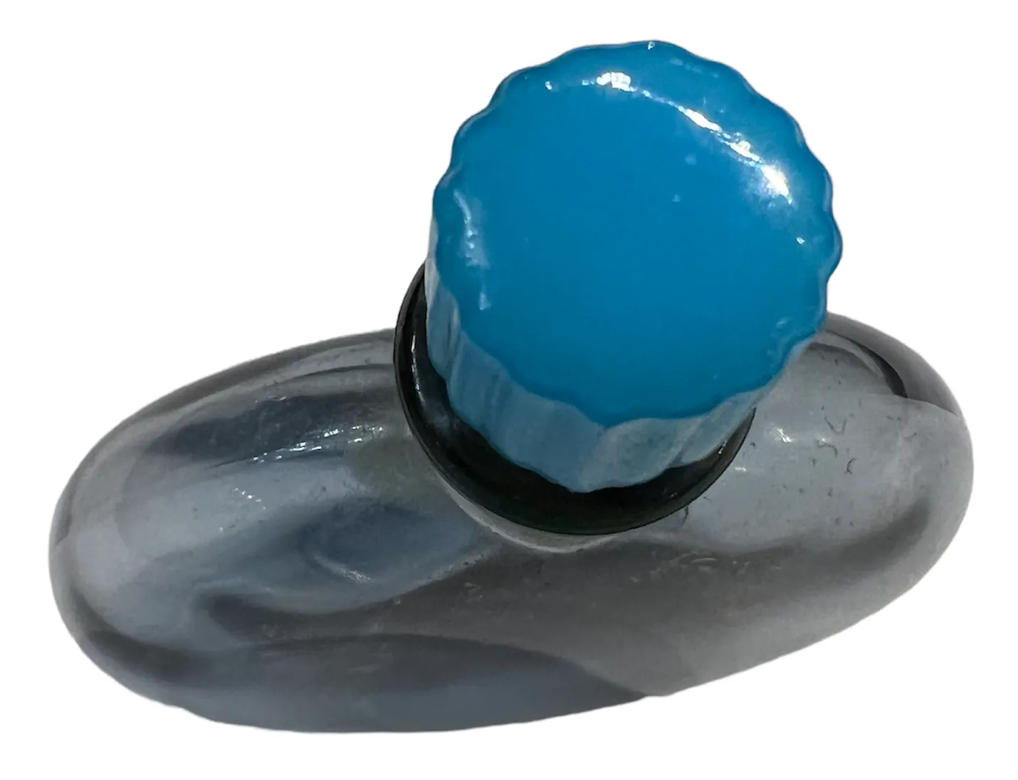 Flacon de parfum antique avec un bouchon bleu et forme ovale, élégant