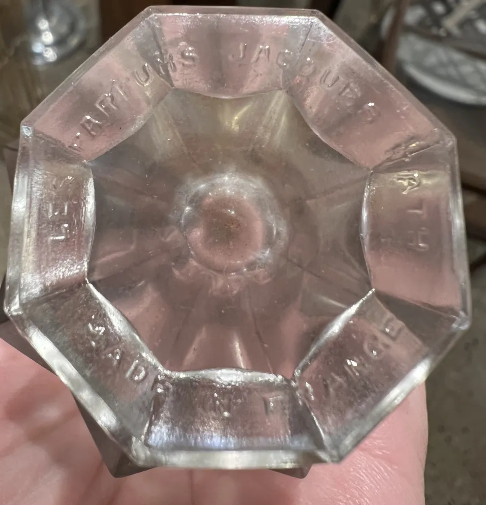 frasco de perfume antiguo, grabado en la base, forma octogonal