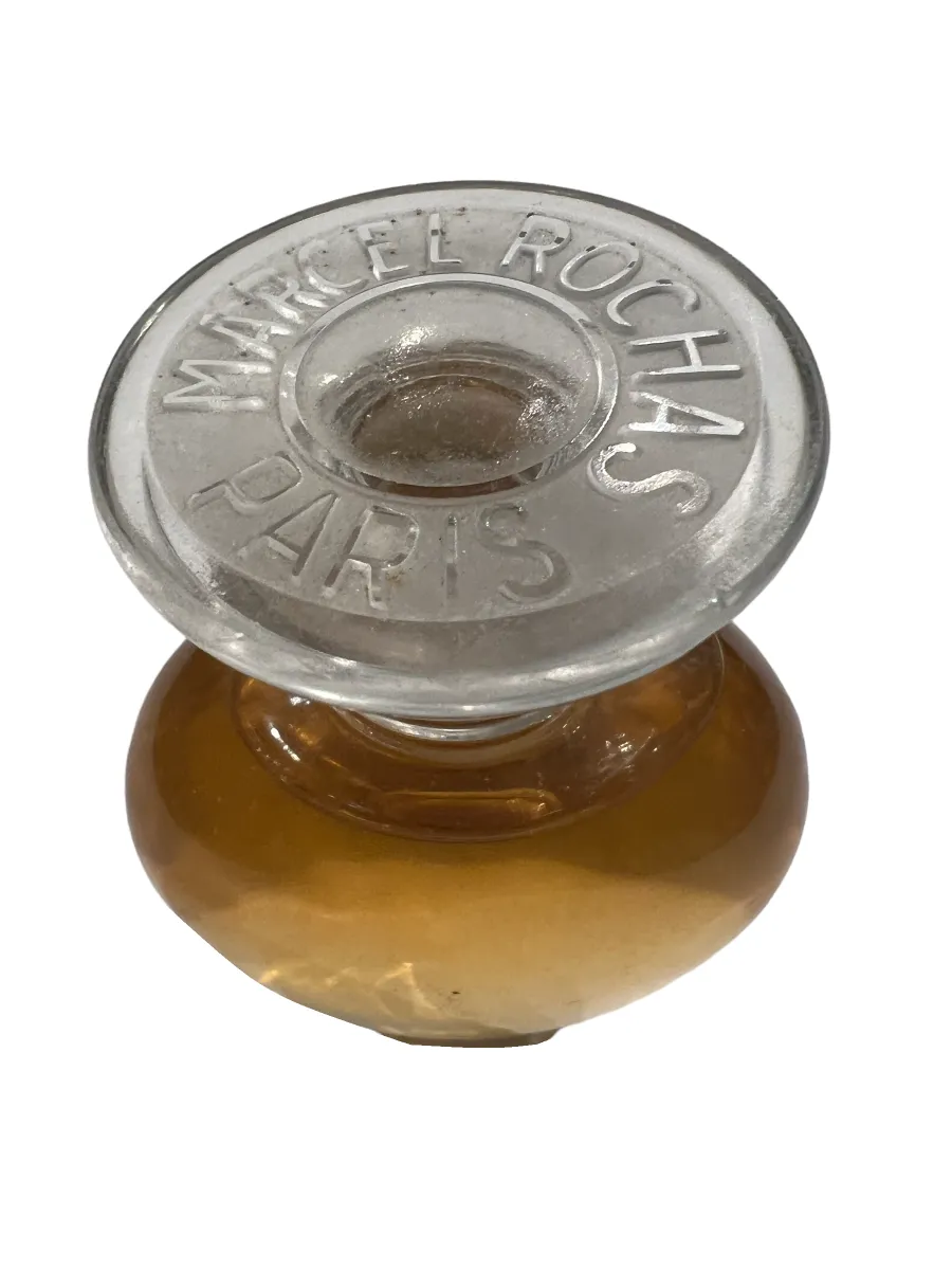 Frasco de perfume antigo com tampa de vidro, marca Marcel Rochas, Paris. Estilo clássico.