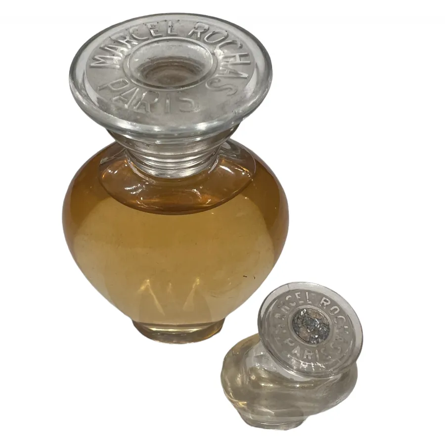 Antike Parfümflasche mit graviertem Deckel von Marcel Rochas, amberfarben, elegantes Design, schlichte Dekoration, einschließlich zusätzlichem Deckel.