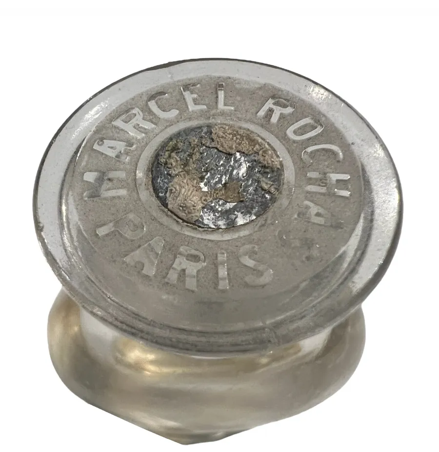 Flacon de parfum antique avec bouchon distinctif de Paris, Marcel Rucha.