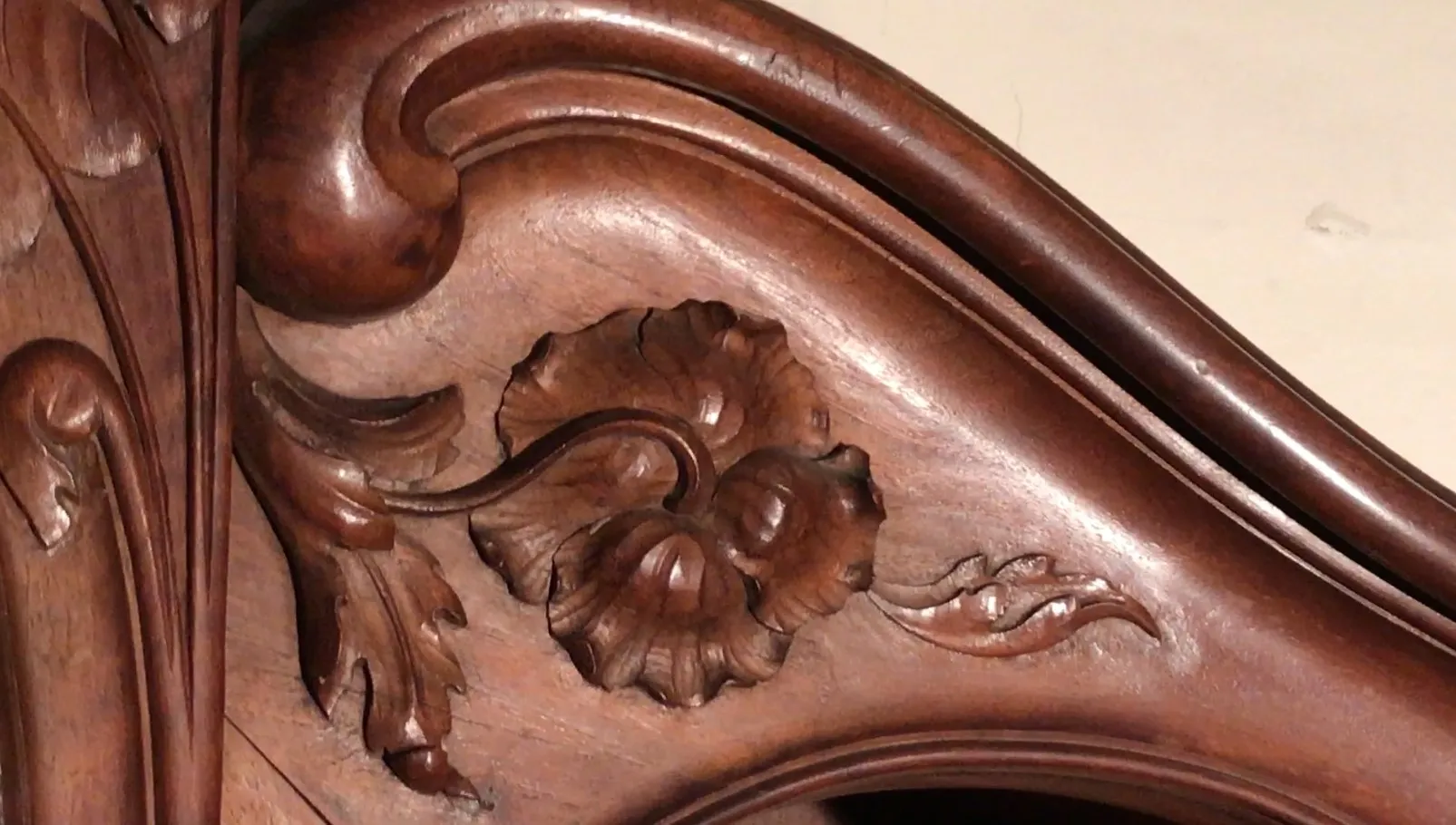 Vitrina antigua E.Dienst - Paris con detalles decorativos