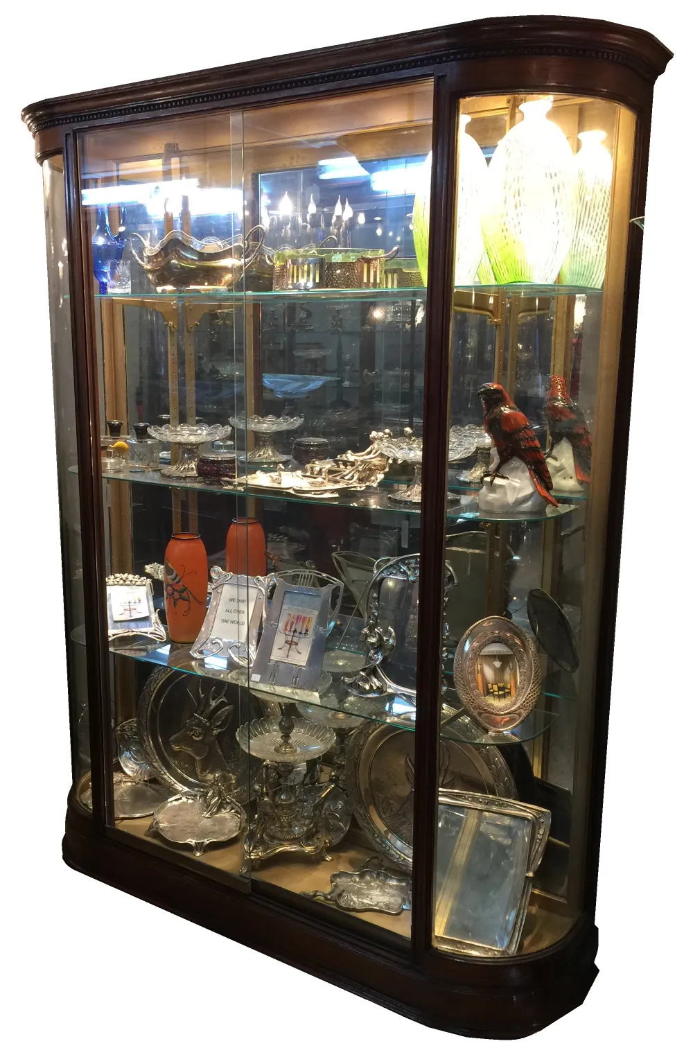 古董展柜展示各种物品