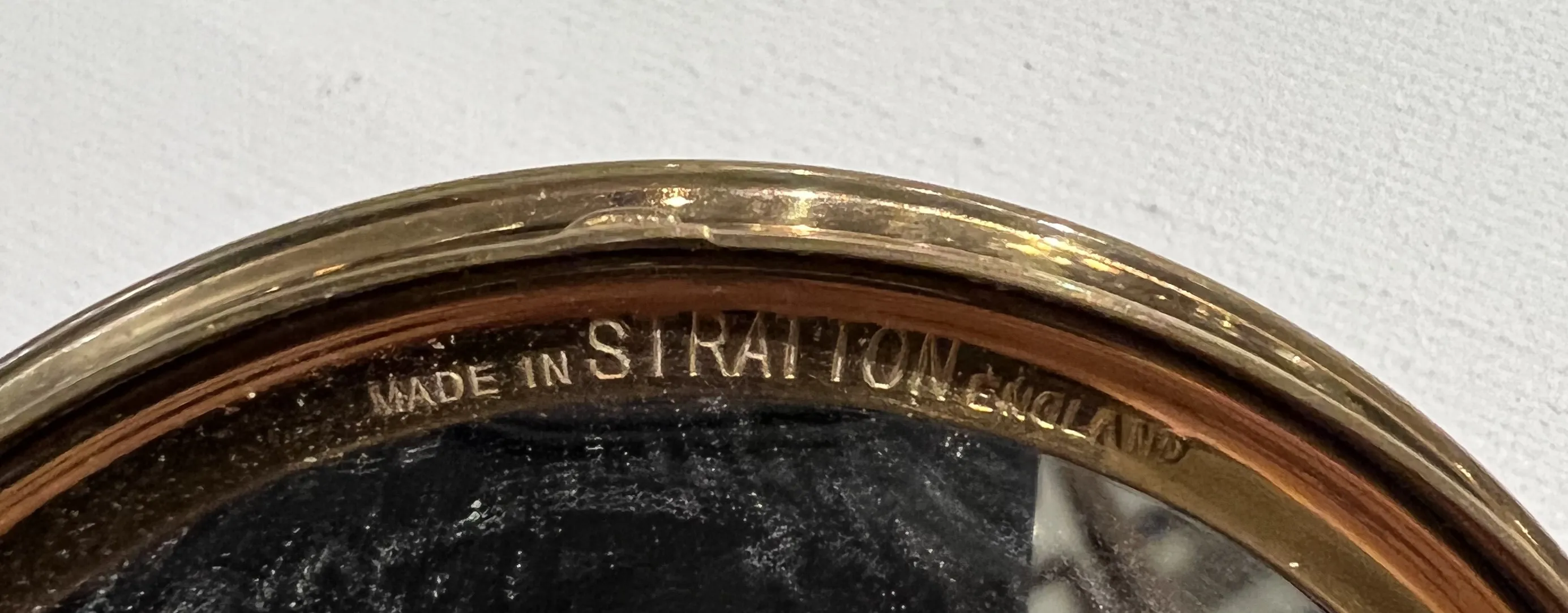 antique compact with mirror, decorated, elegant for makeup