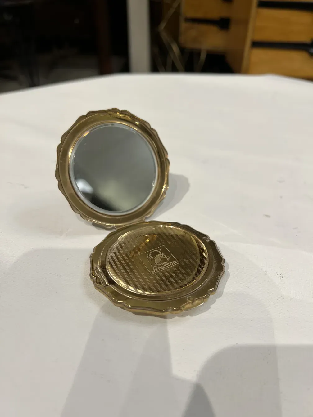 Polvere antica Stratton England, circolare oro con specchio