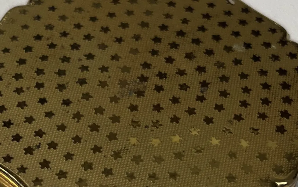 blush em pó antigo com estrelas em relevo