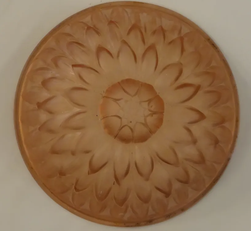plafonnier ancien rond avec motifs floraux