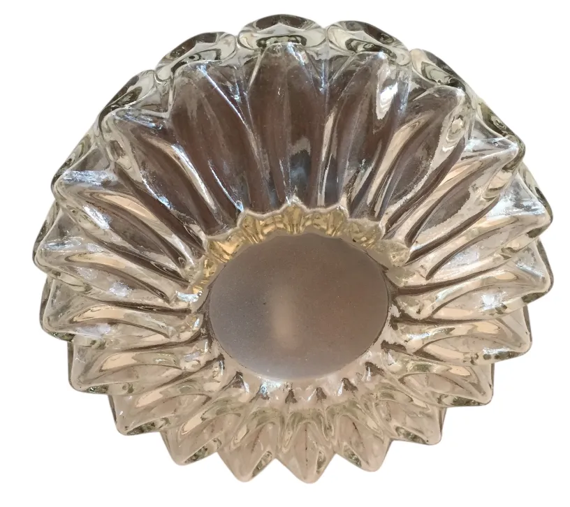 plafón antiguo con forma decorativa y detalles