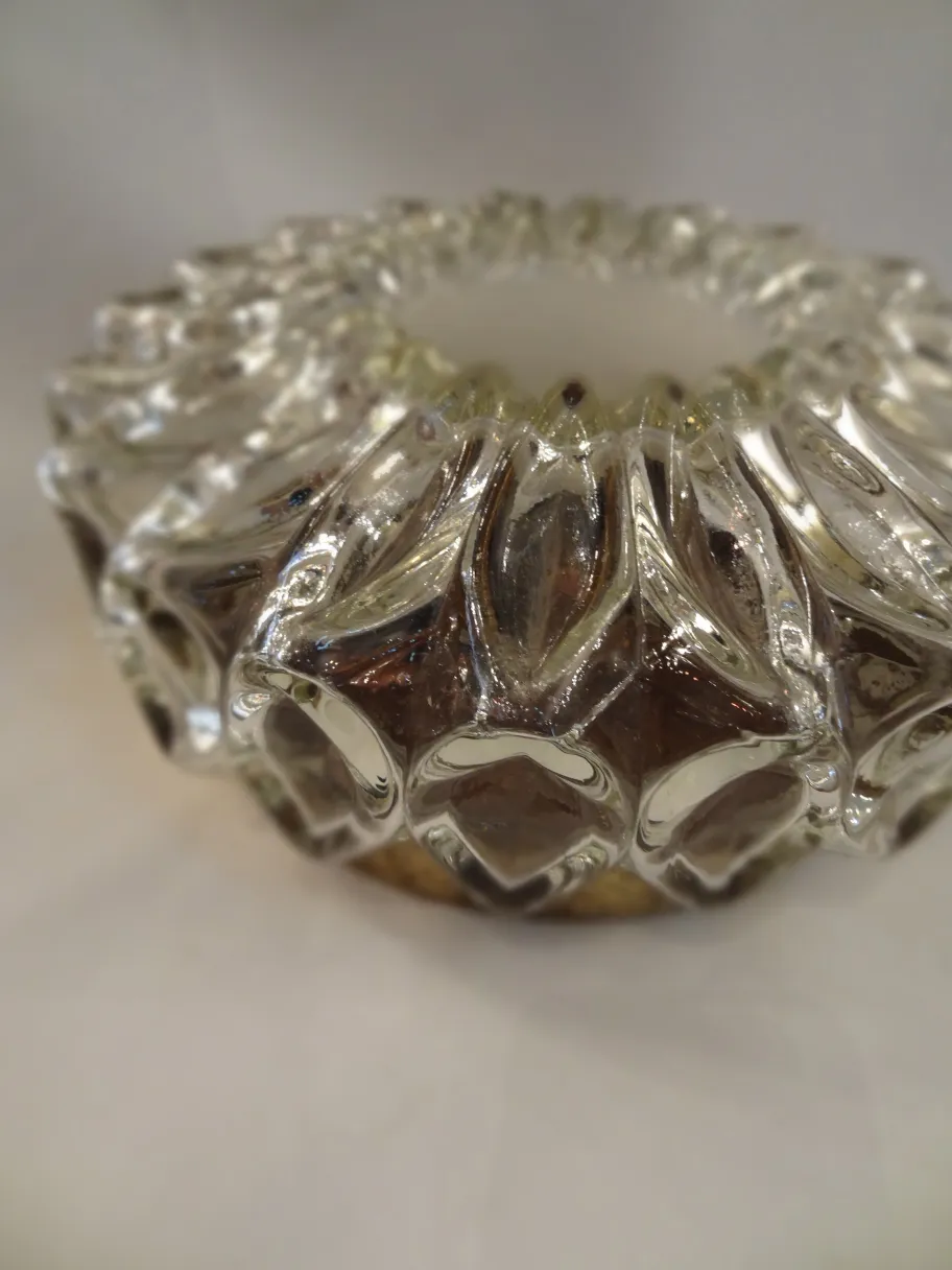 plafonnier ancien avec texture en verre clair