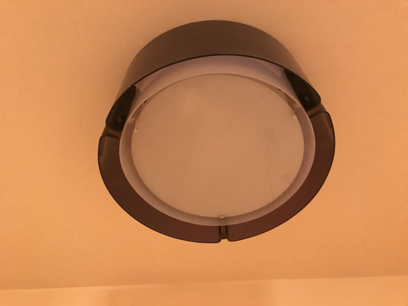 luz de teto antiga com iluminação suave